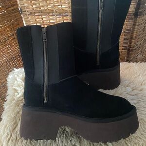 UGG Platform Boots. NEW